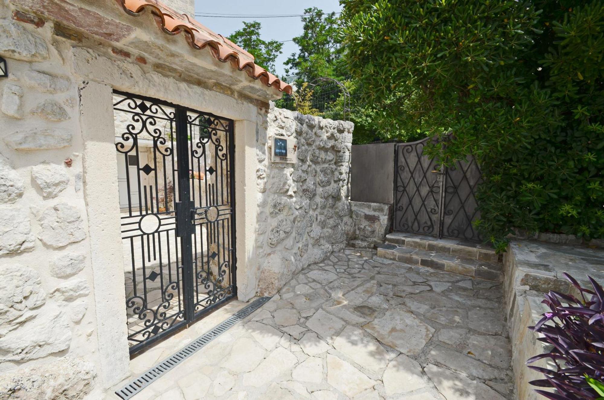 Apartments Mir I Dobro Kotor Exterior photo