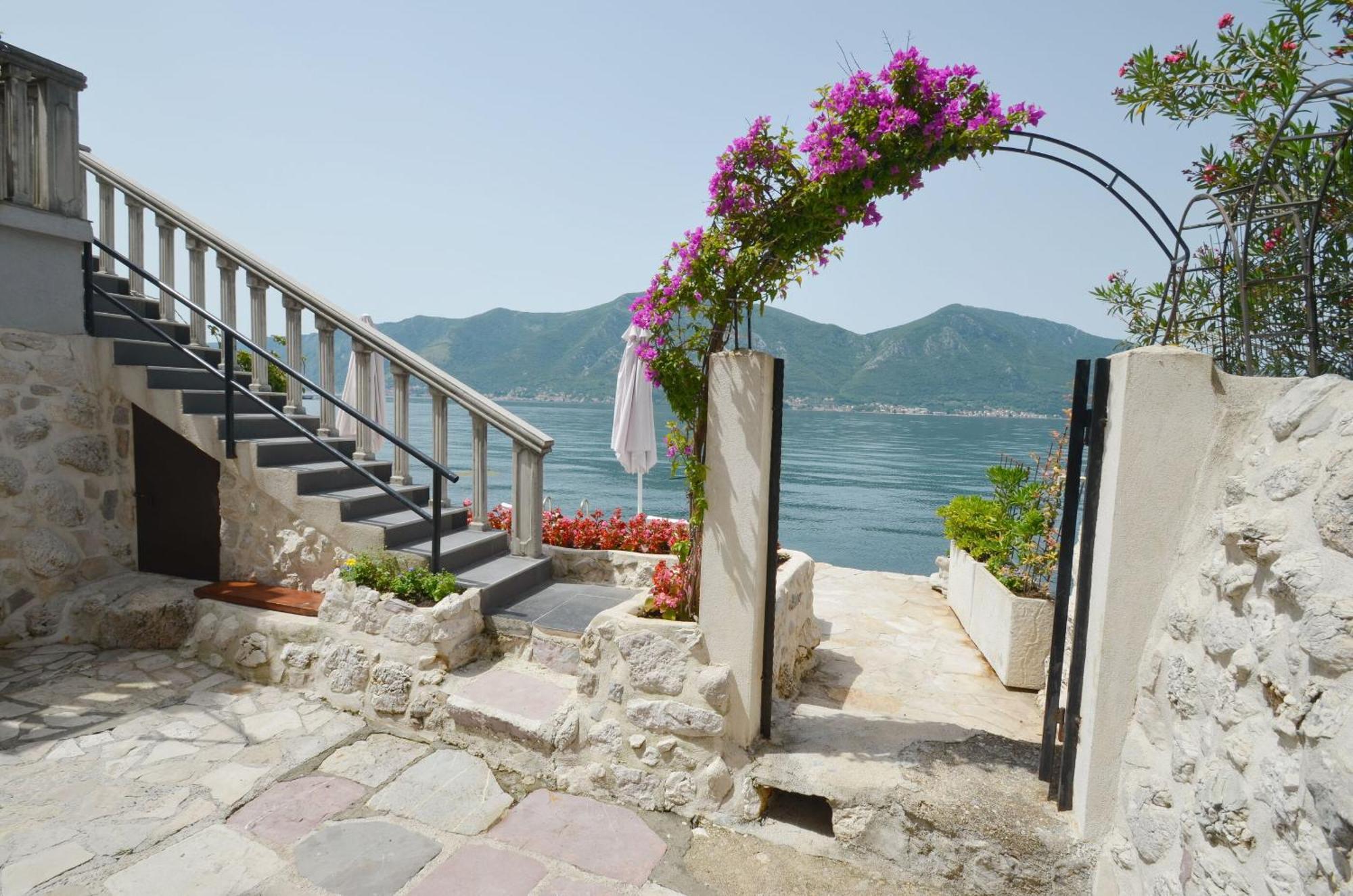Apartments Mir I Dobro Kotor Exterior photo