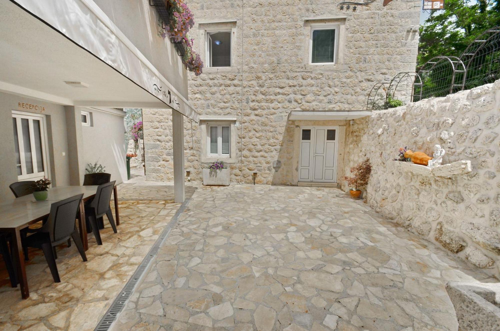 Apartments Mir I Dobro Kotor Exterior photo