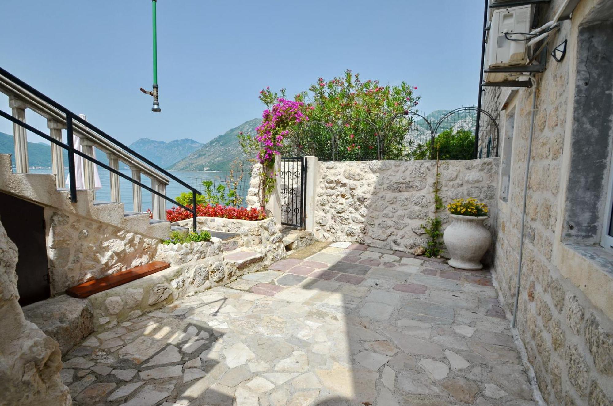 Apartments Mir I Dobro Kotor Exterior photo